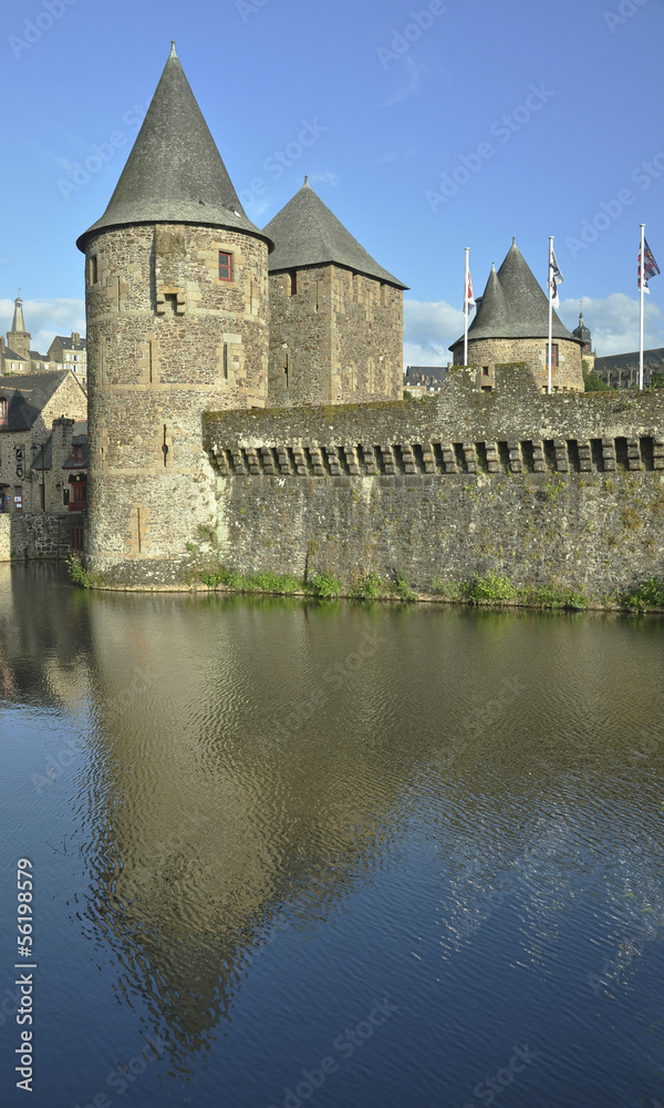 Torres Castillo de Fougères, Bretaña, Francia