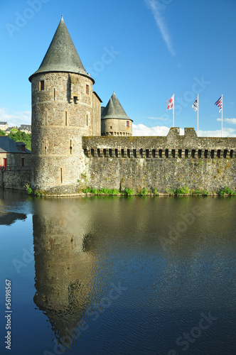 Detalle torres Castillo Fougères, Francia