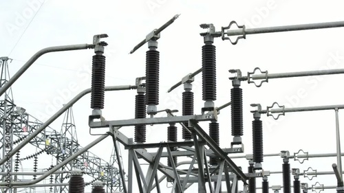 Electric power substation, high-voltage support