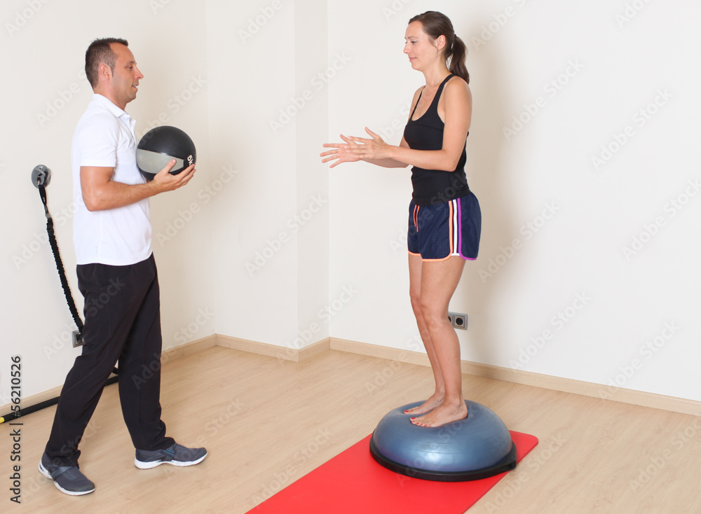 Fototapeta premium Physiotherapeut mit Patientin