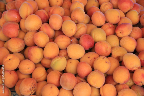 Abricots at a market