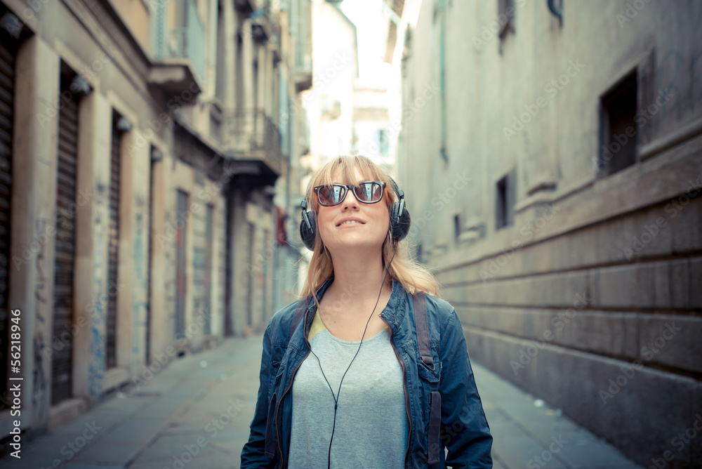 Fototapeta premium beautiful blonde woman listening to music