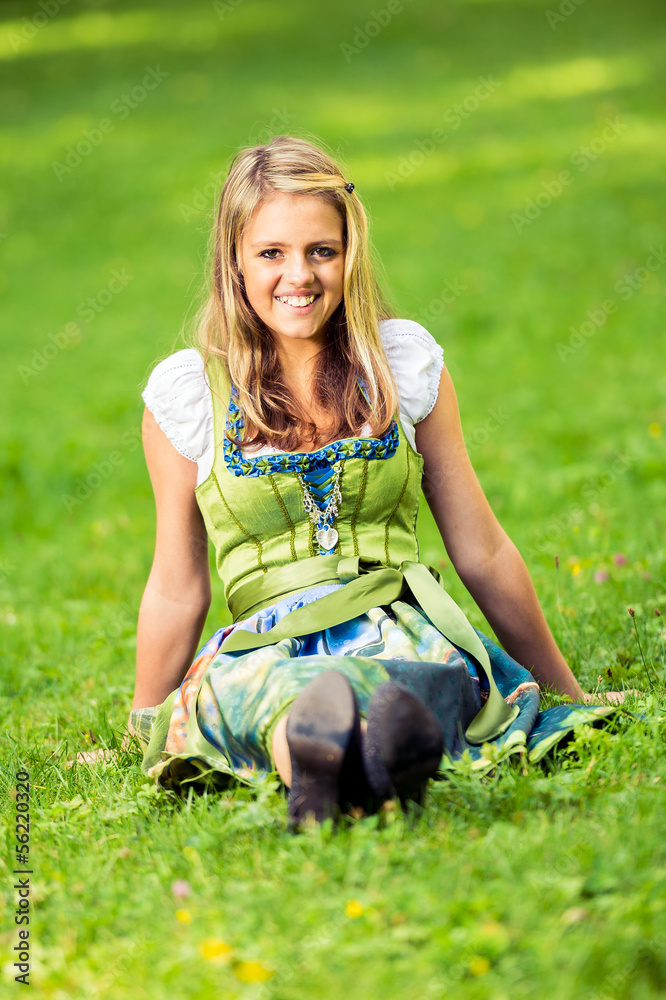 Fototapeta premium bayerisches Dirndl