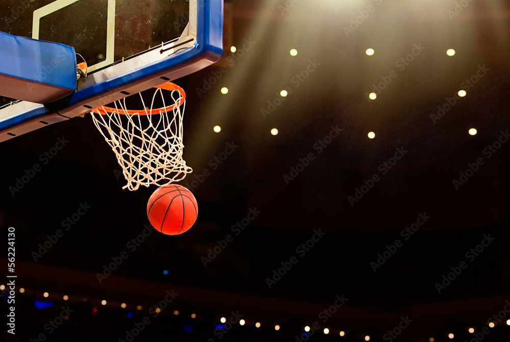 Obraz premium Basketball basket with all going through net