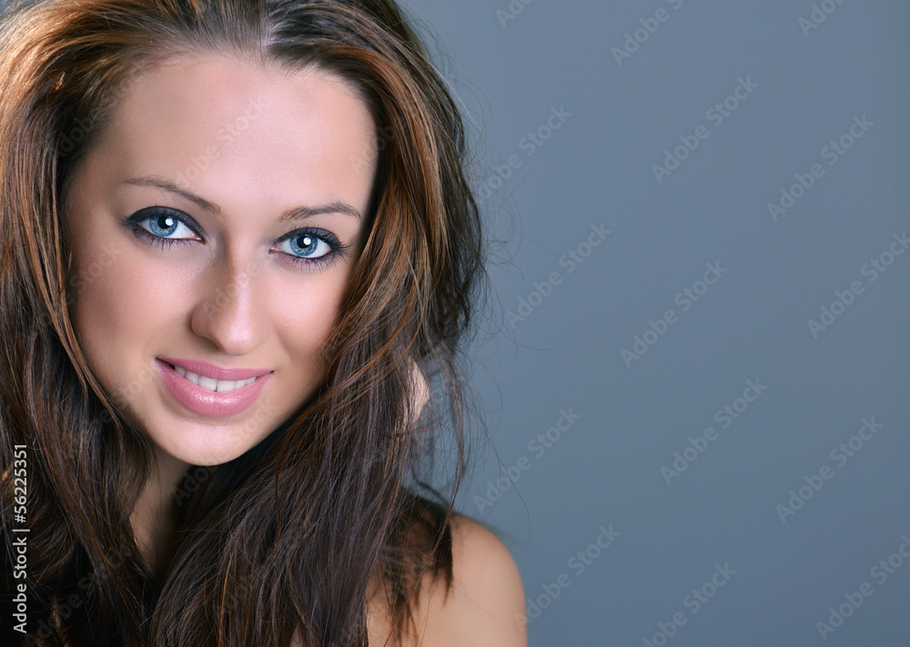 Naklejka premium Pretty brunette