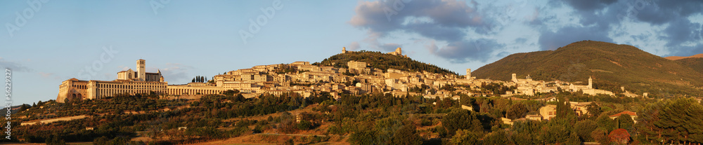 Assisi al tramonto