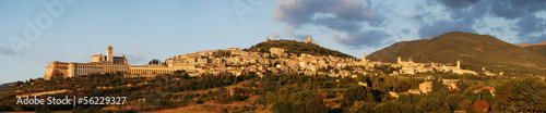 Assisi al tramonto