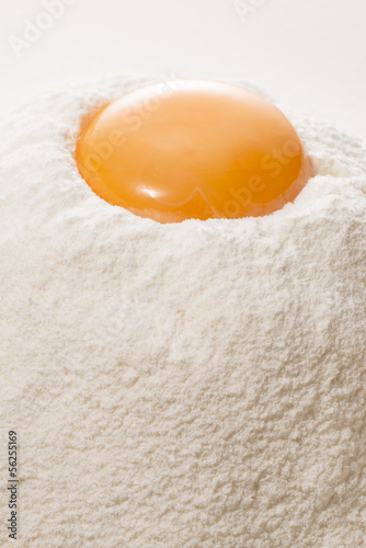 小麦粉に落とした卵