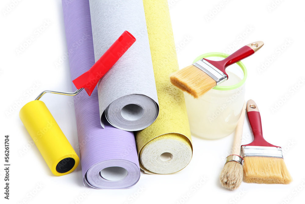 Naklejka premium Wallpaper and accessories for glue wallpaper, isolated on white