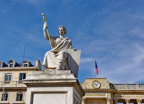 Assemblée Nationale et statue de la Loi. Paris photo