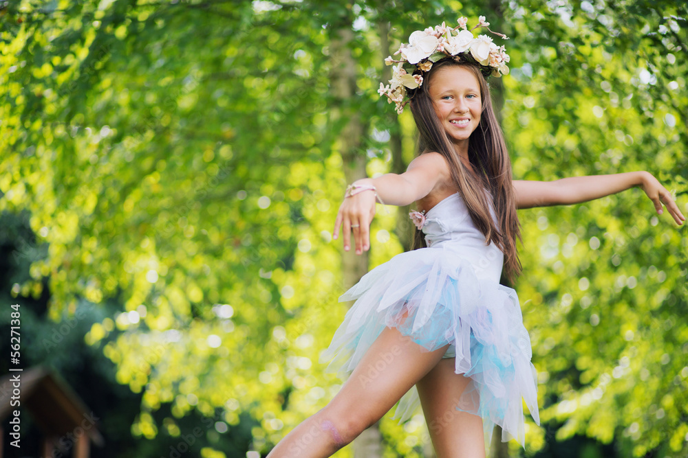 Fototapeta premium Fine photo of young girl wearing flowers