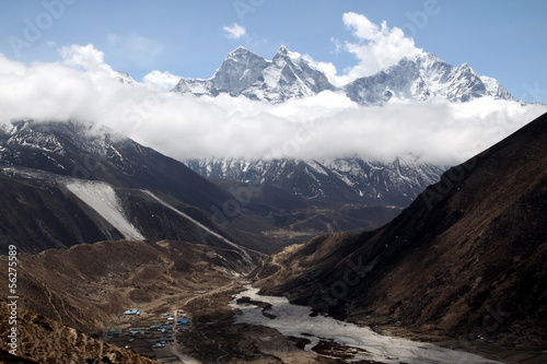 Fototapeta Naklejka Na Ścianę i Meble -  cloudy summits / Nepal summits