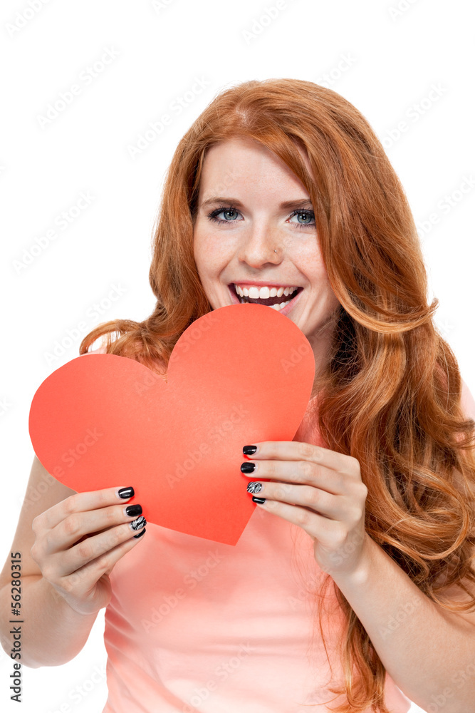 junge lachende attraktive frau mit einem herz liebe isoliert junge lachende attraktive frau mit einem herz liebe isoliert