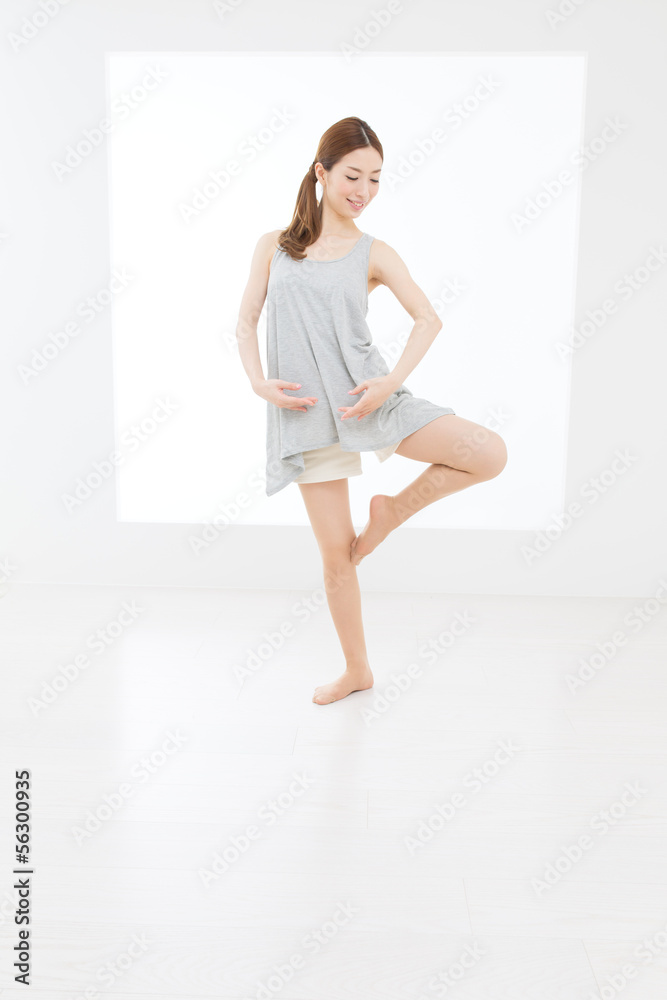 ダンスをする女性 ダンスをする女性