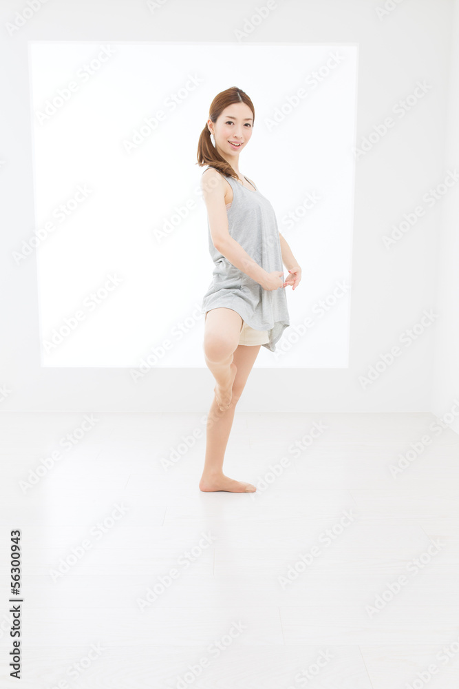 ダンスをする女性 ダンスをする女性