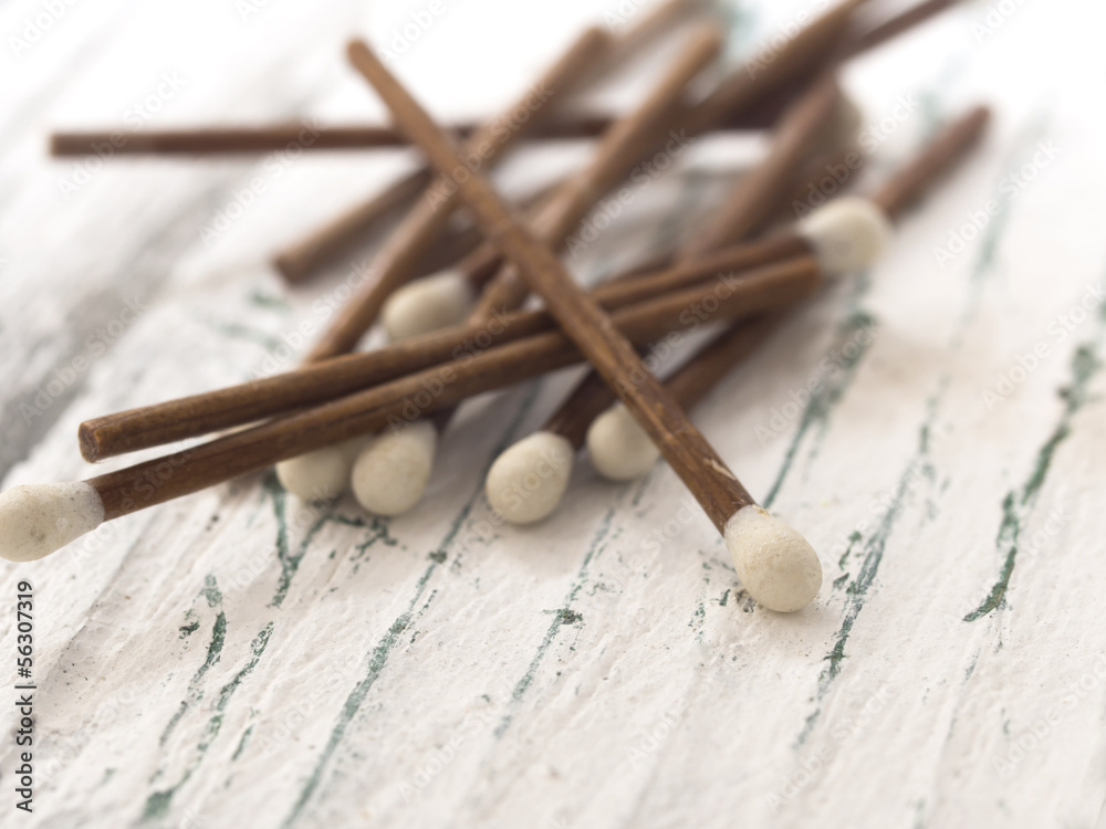 Naklejka premium brown matches on the white table