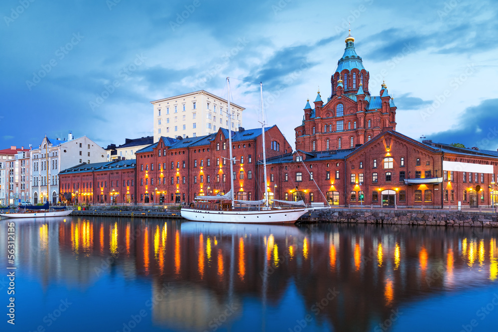 Fototapeta premium Wieczorna sceneria Helsinek, Finlandia