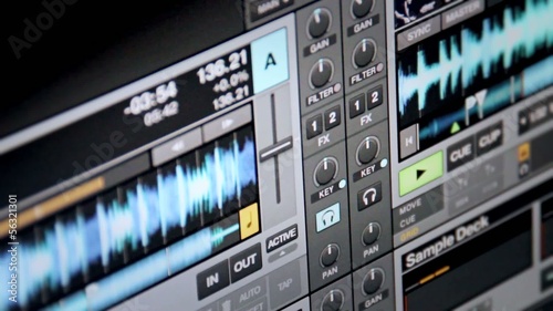 Digital DJ Software playing mp3 Music, Waveform Filter FX BPM