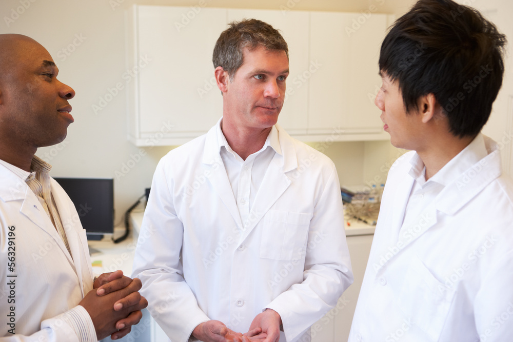 Fototapeta premium Three Doctors Having Discussion In American Hospital