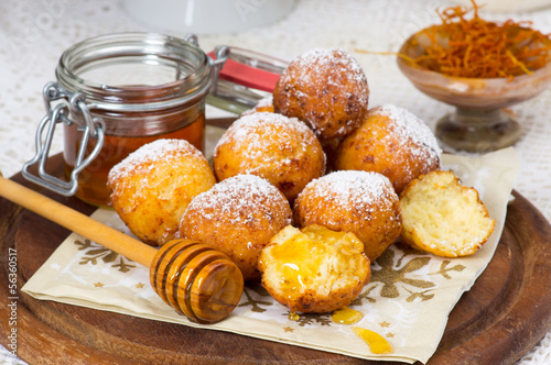 Obraz na płótnie Traditional Saxon Quarkkaulchen with honey w salonie