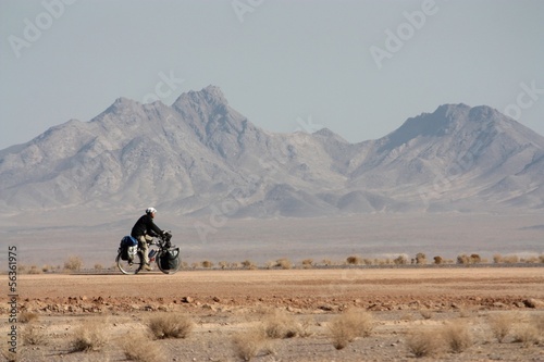 Voyage    v  lo dans le d  sert