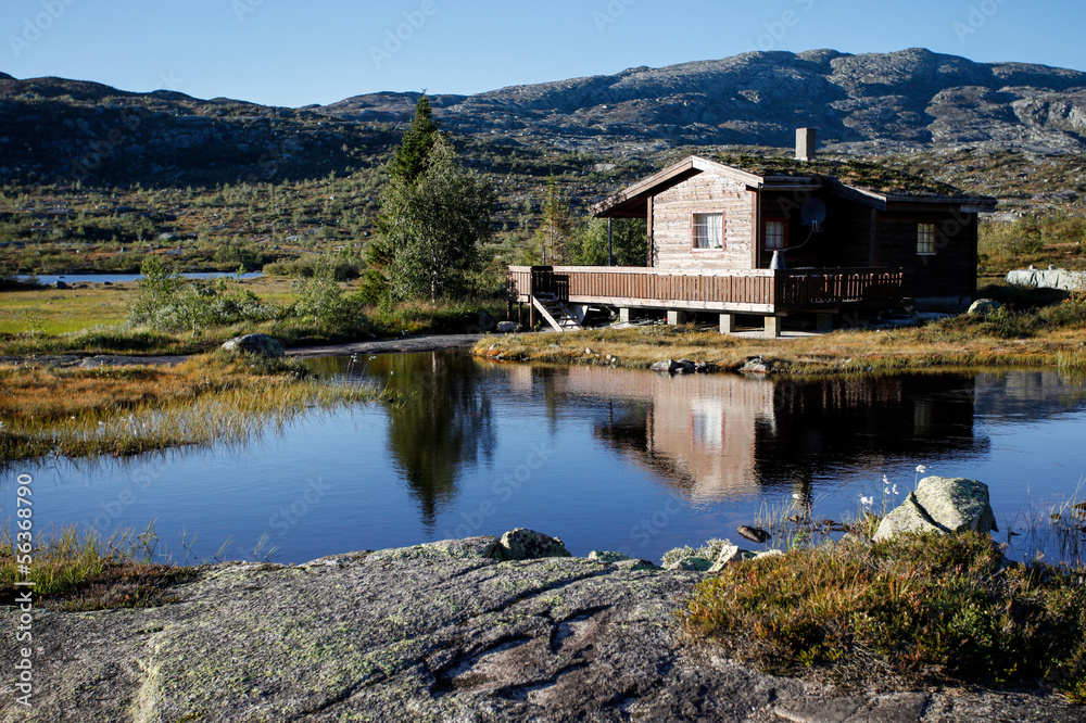Fototapeta premium small hut at norwegian lake in hardanger vidda