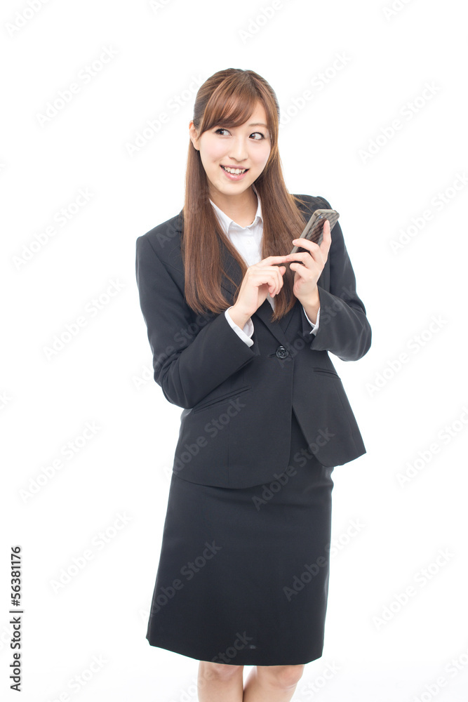 携帯電話を使うビジネスウーマン