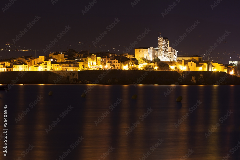 Fototapeta premium Antibes at night, south of France