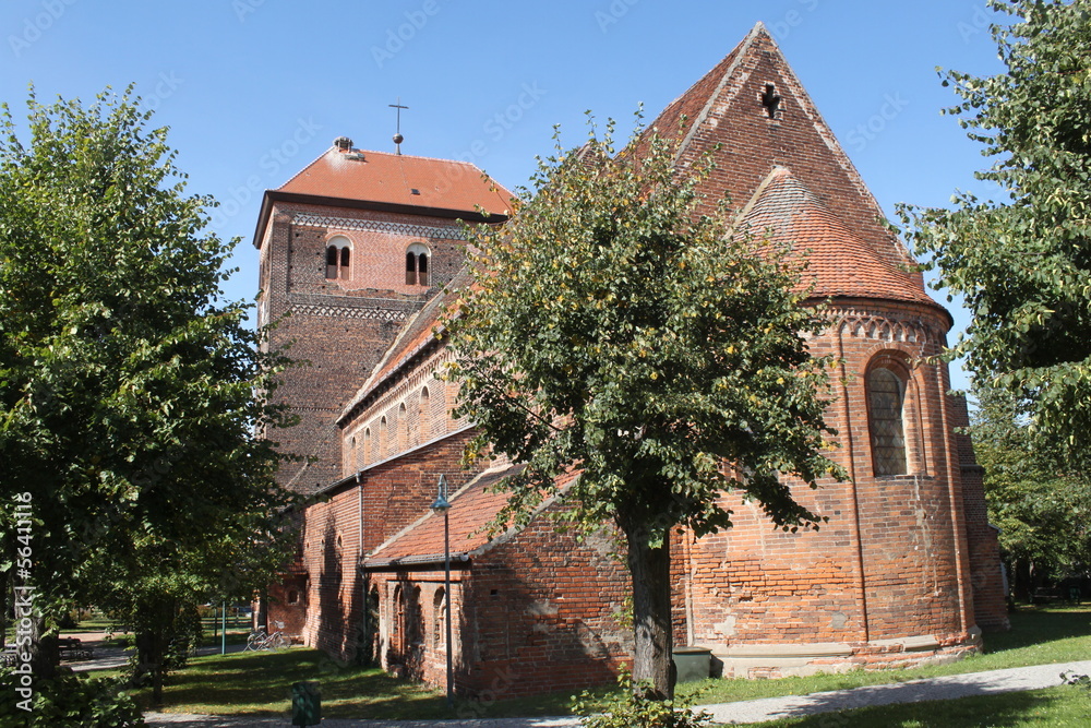 Fototapeta premium Romanische Kirche St. Laurentius in Sandau a.d. Elbe