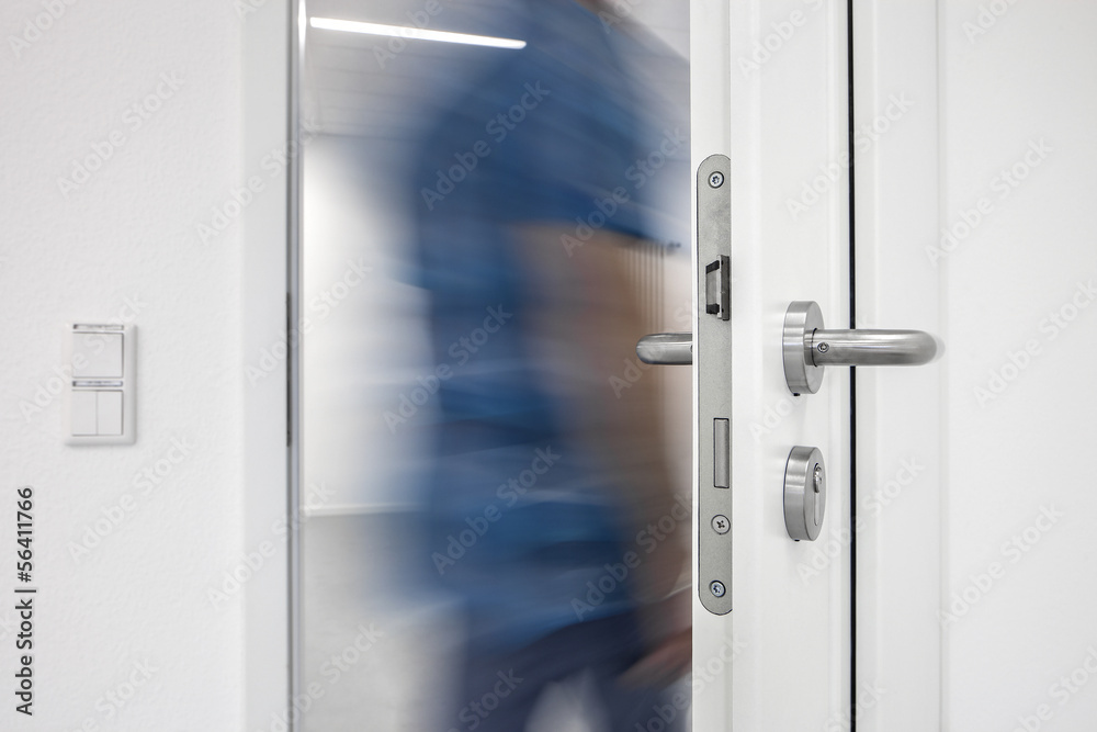 offene Bürotür Stress Mann offene Bürotür Stress Mann