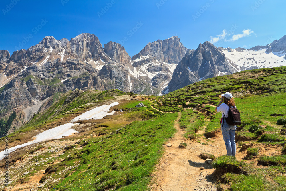 Dolomiti - hiker in Contrin Valley