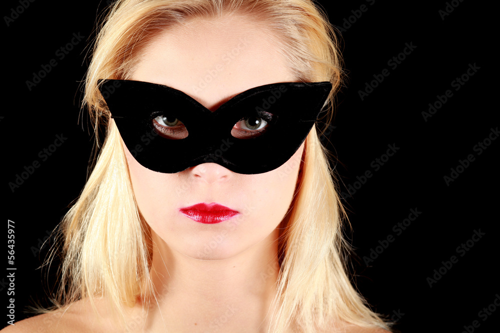 Frau mit schwarzer Maske Frau mit schwarzer Maske