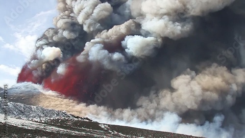 Etna eruption April 2012
