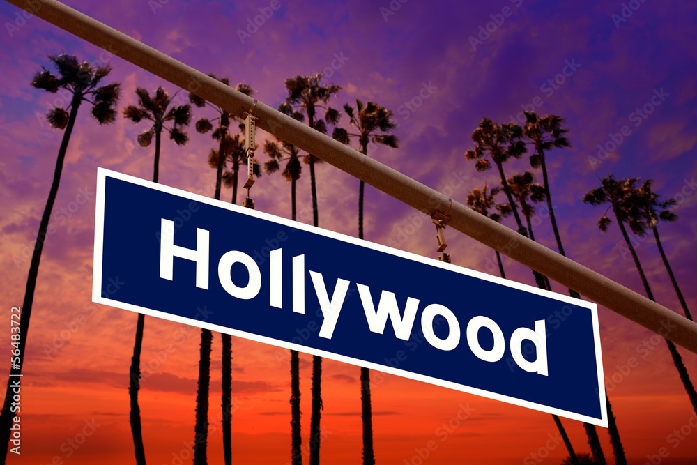 Obraz premium Znak drogowy Hollywood w Kalifornii na czerwonym świetle ze zdjęciem drzew pam