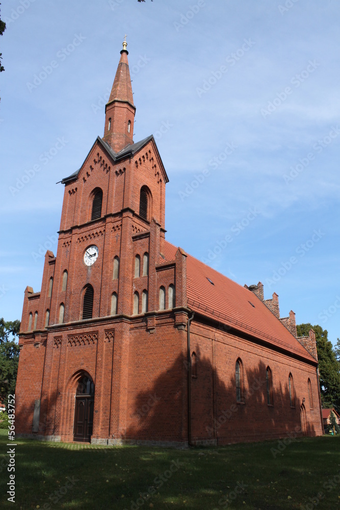 Fototapeta premium Dorfkirche von Quitzöbel in der Prignitz