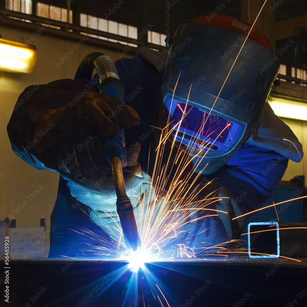 Schweißer bei der Arbeit Schweißer bei der Arbeit