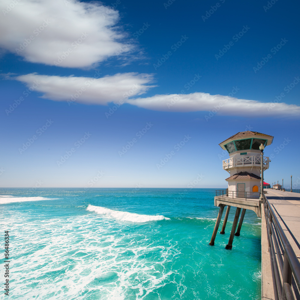 Naklejka premium Huntington beach main lifeguard tower Surf City California