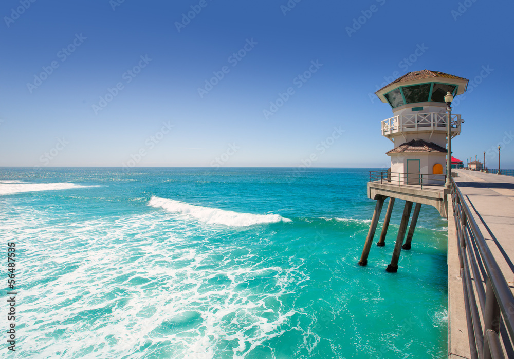 Fototapeta premium Główna wieża ratownika plaży Huntington Surf City California