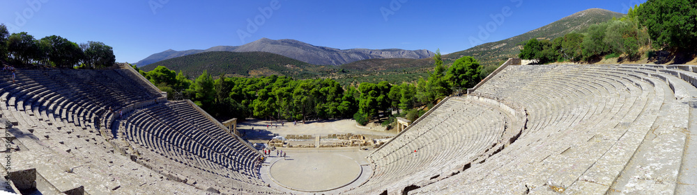 Théâtre d'Epidaure dans le Sanctuaire d'Asclépios en Grèce - obrazy, fototapety, plakaty 