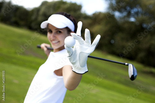 Portrait of a woman playing golf