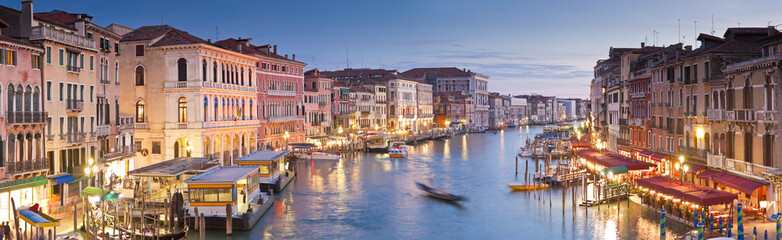 Wandcirkels Venetië Gondels langs villa's Canal Grande  © travelwitness