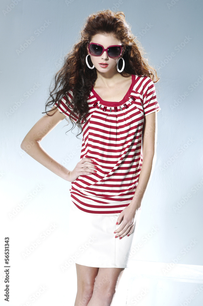 girl with sunglasses posing in light background