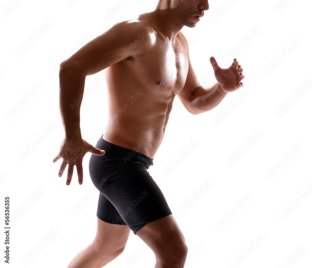 Saludable hombre deportista corriendo en fondo blanco.