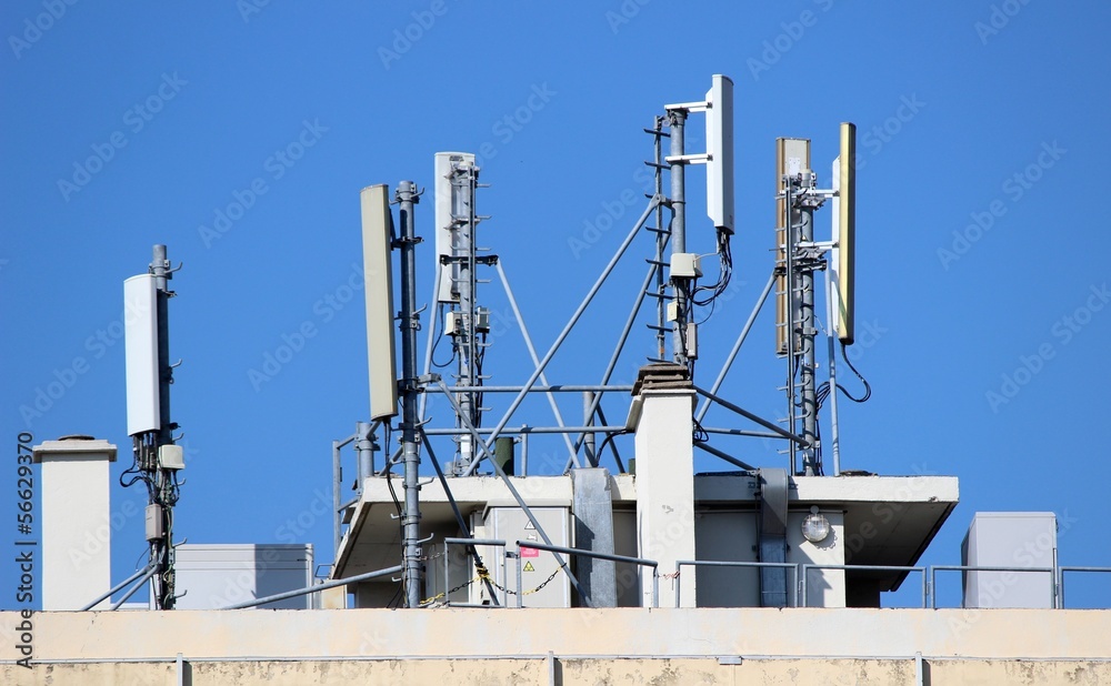 Antennes relais de téléphonie mobile Photos | Adobe Stock