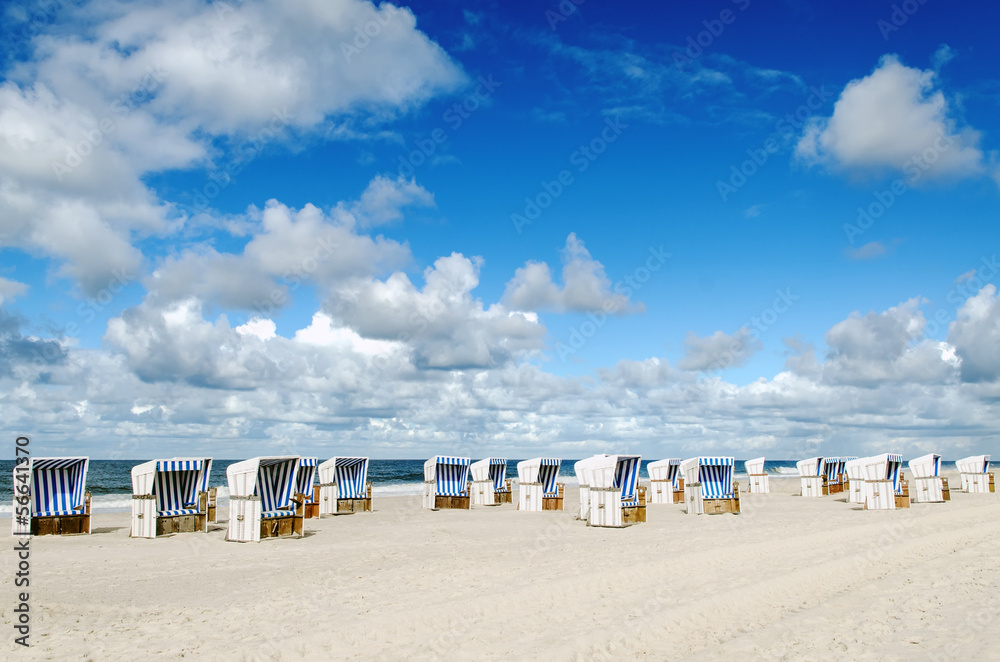 Strandkörbe am Strand von Sylt