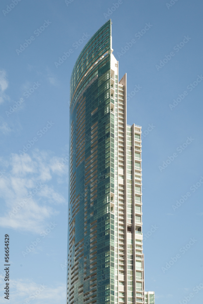 Fototapeta premium high building with blue sky from the public view