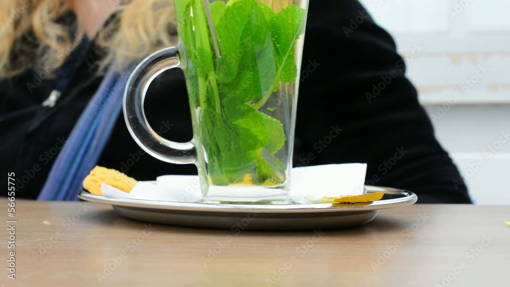 Frische Pfefferminze im Tee
