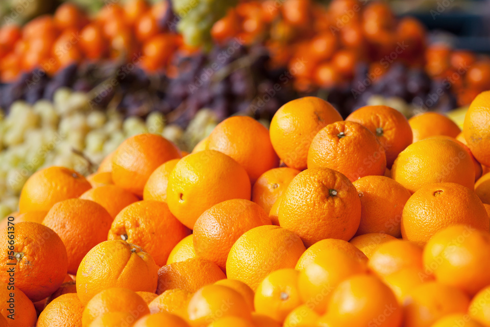 Marktstand mit Apfelsinen Stock Photo | Adobe Stock