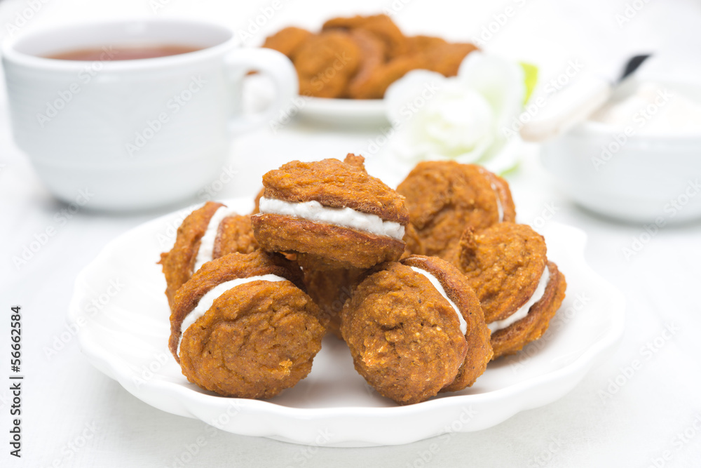 Pumpkin cookies with cream filling Pumpkin cookies with cream filling