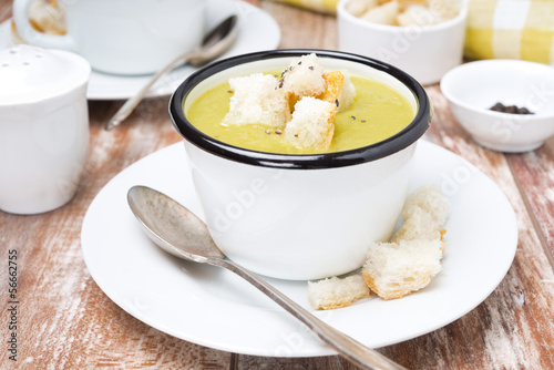 spicy zucchini soup with croutons